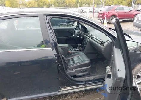 2008 Mercury Sable Premier z USA, uszkodzony, nr VIN 1MEHM42W08G601622